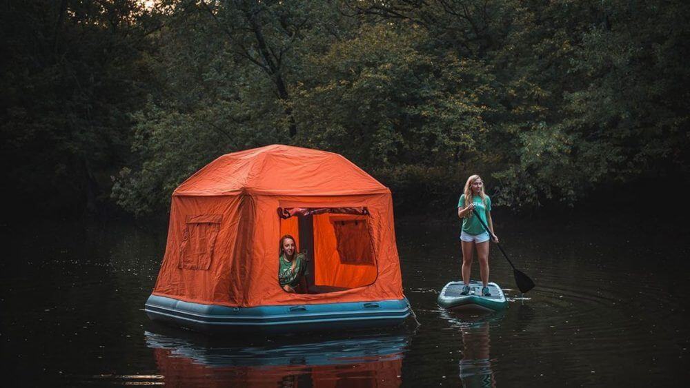 Vai acampar? Então, que tal montar a sua barraca sobre as águas?