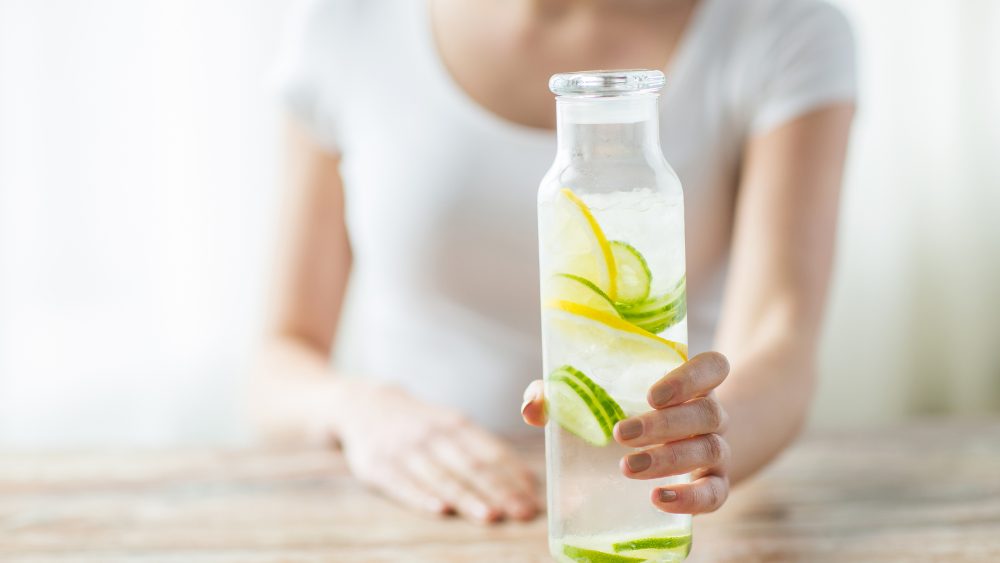 água com limão faz bem para a saúde