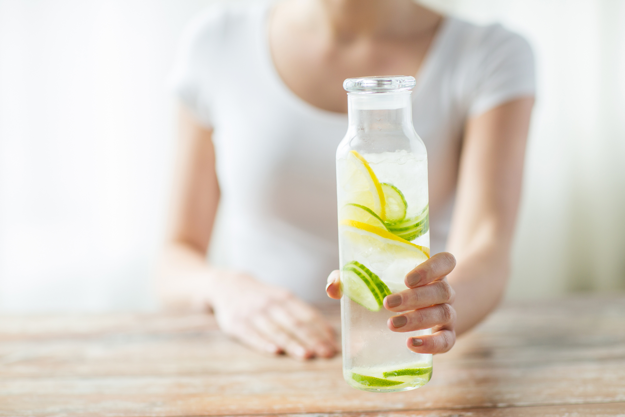 Água com limão pode melhorar sua saúde? | Blog Europa | Purificadores de  Água